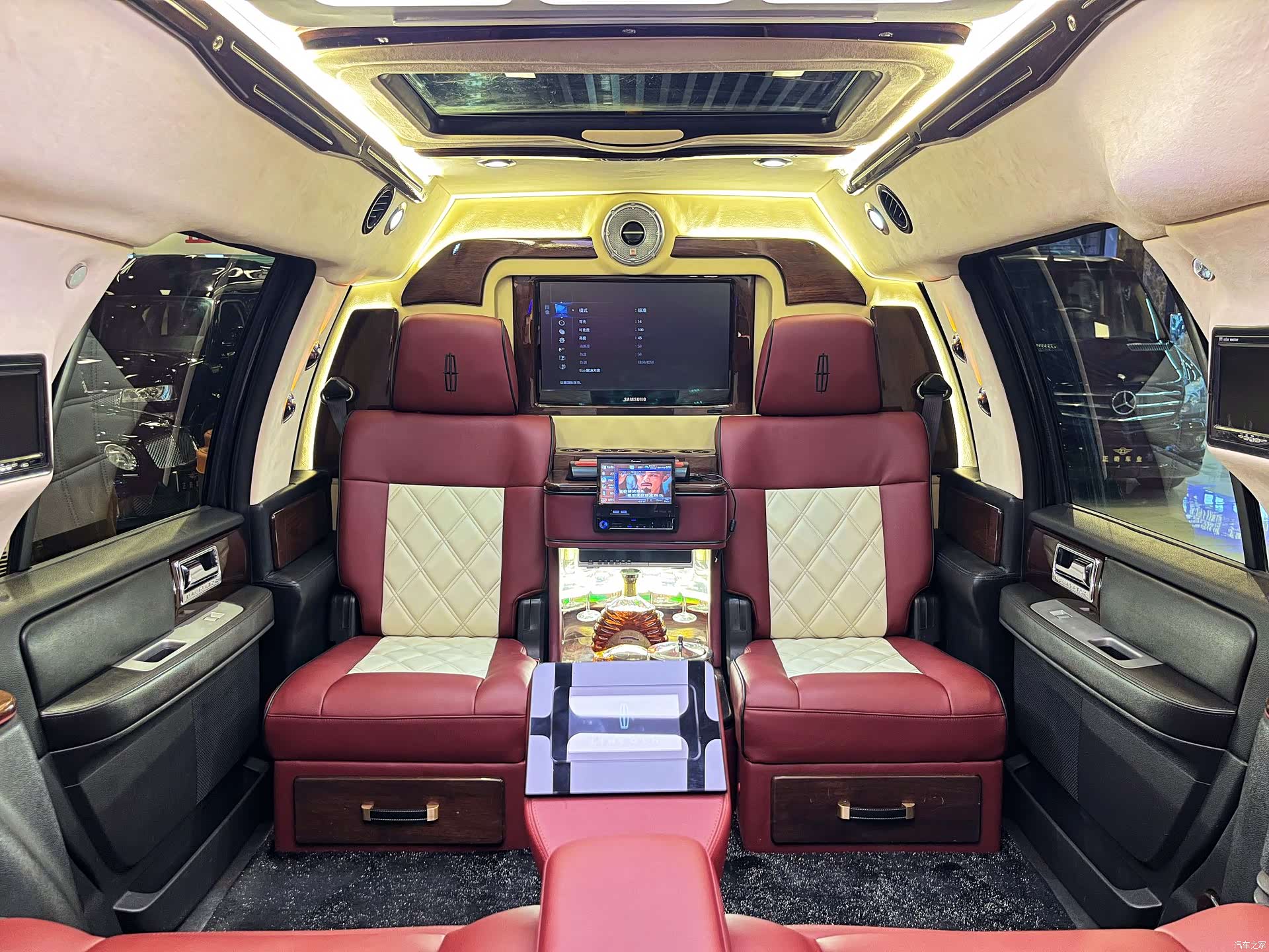Lincoln Navigator, 2011 20
