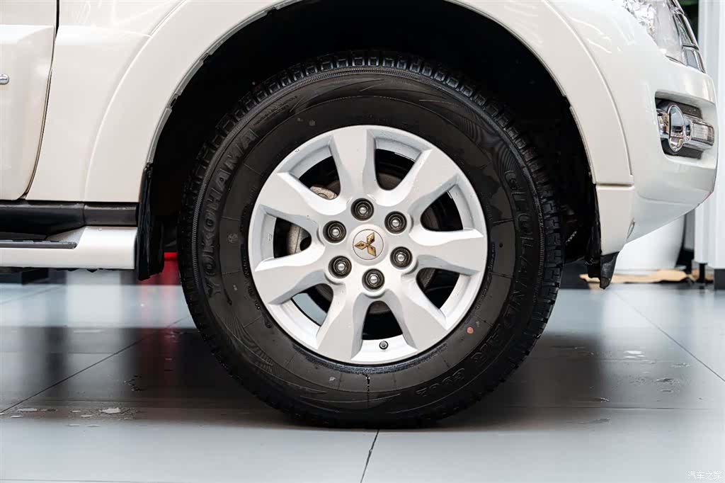 Mitsubishi Pajero, 2026 19