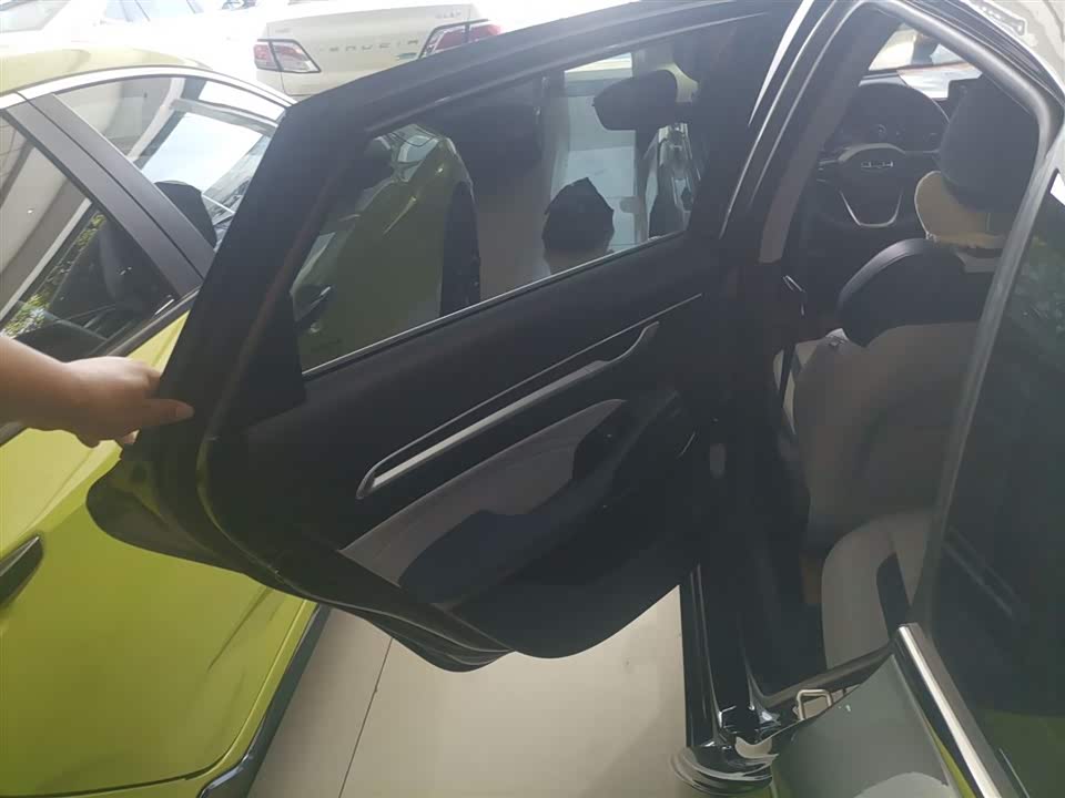 Geely Emgrand Geely Emgrand