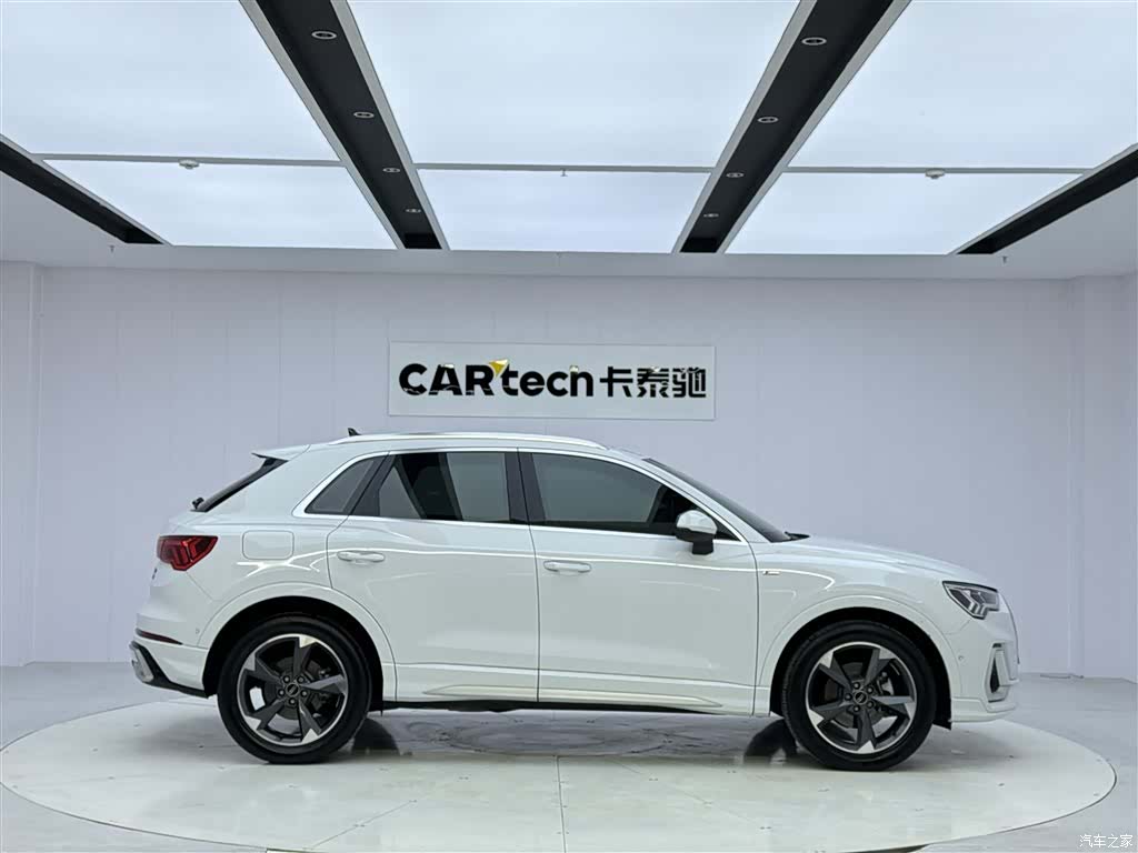 Audi Q3, 2023 4