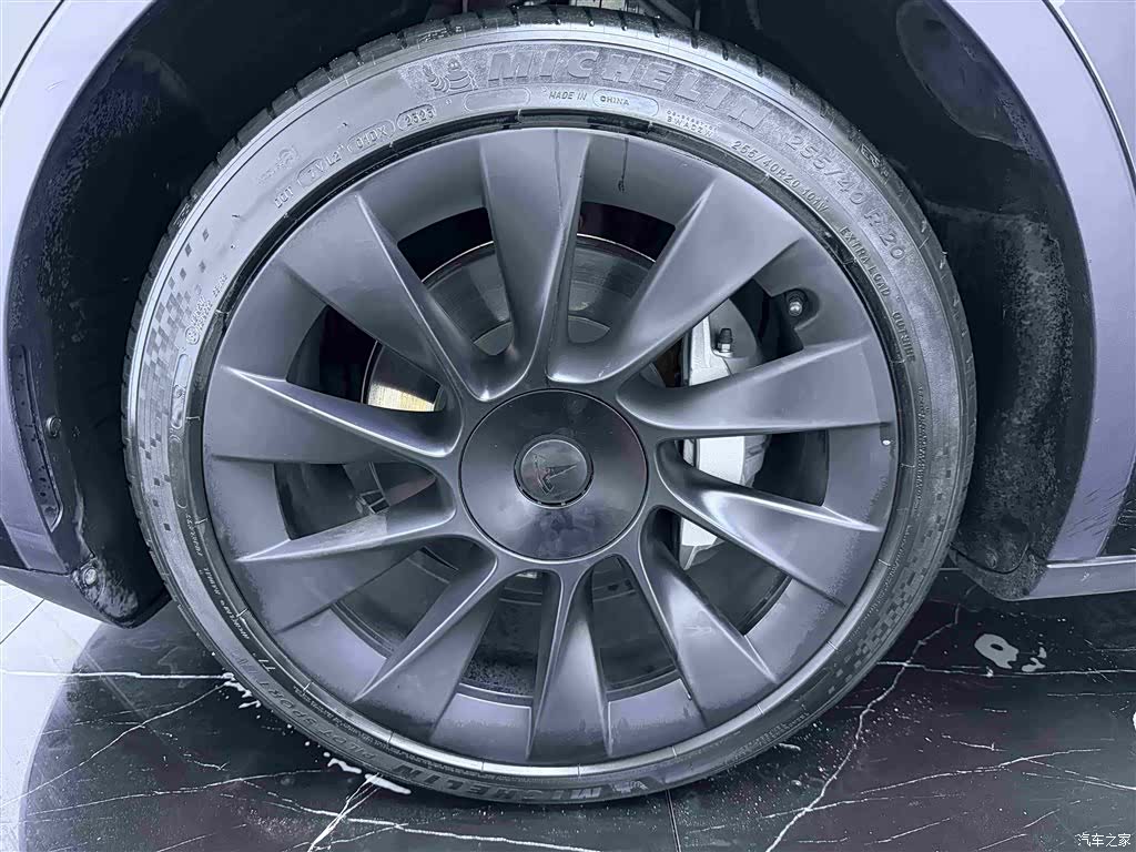 Tesla Model Y, 2023 13