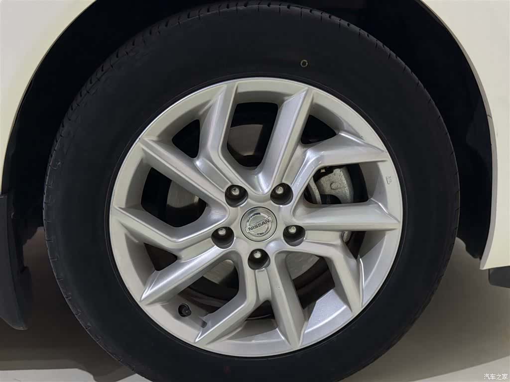 Nissan Tiida, 2022 10