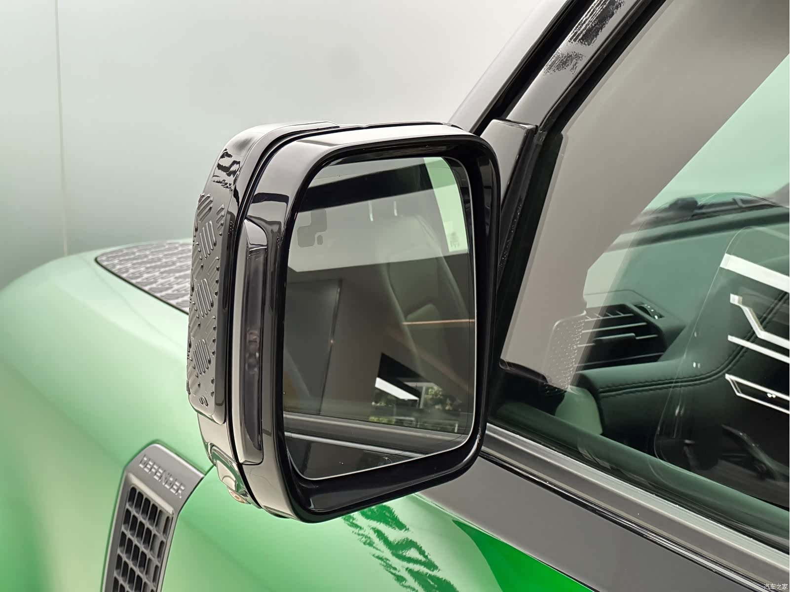 Land Rover Defender, 2023 33