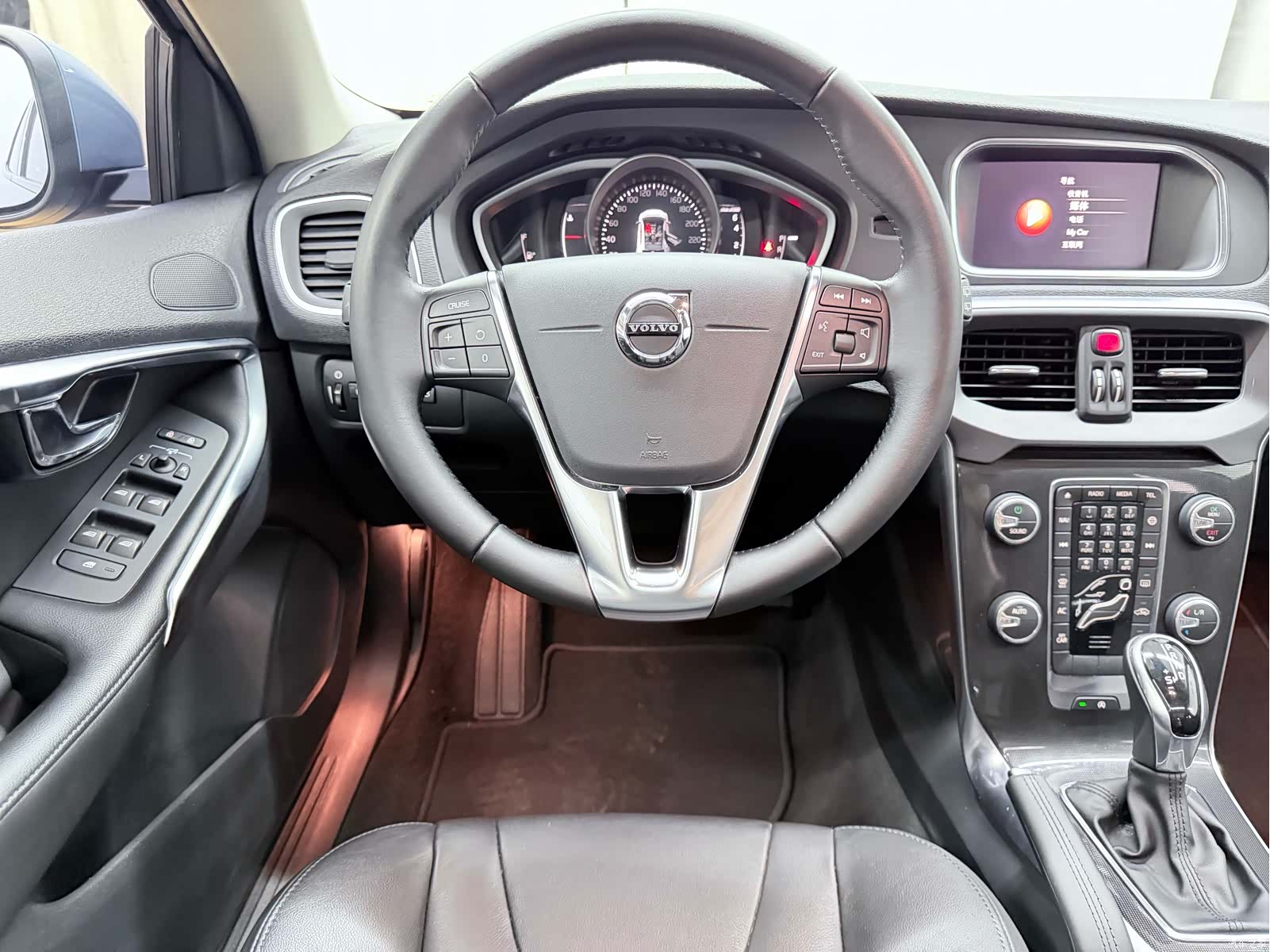 Volvo V40, 2018 13