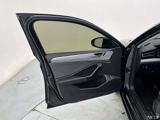 Volkswagen Sagitar, 2025 20