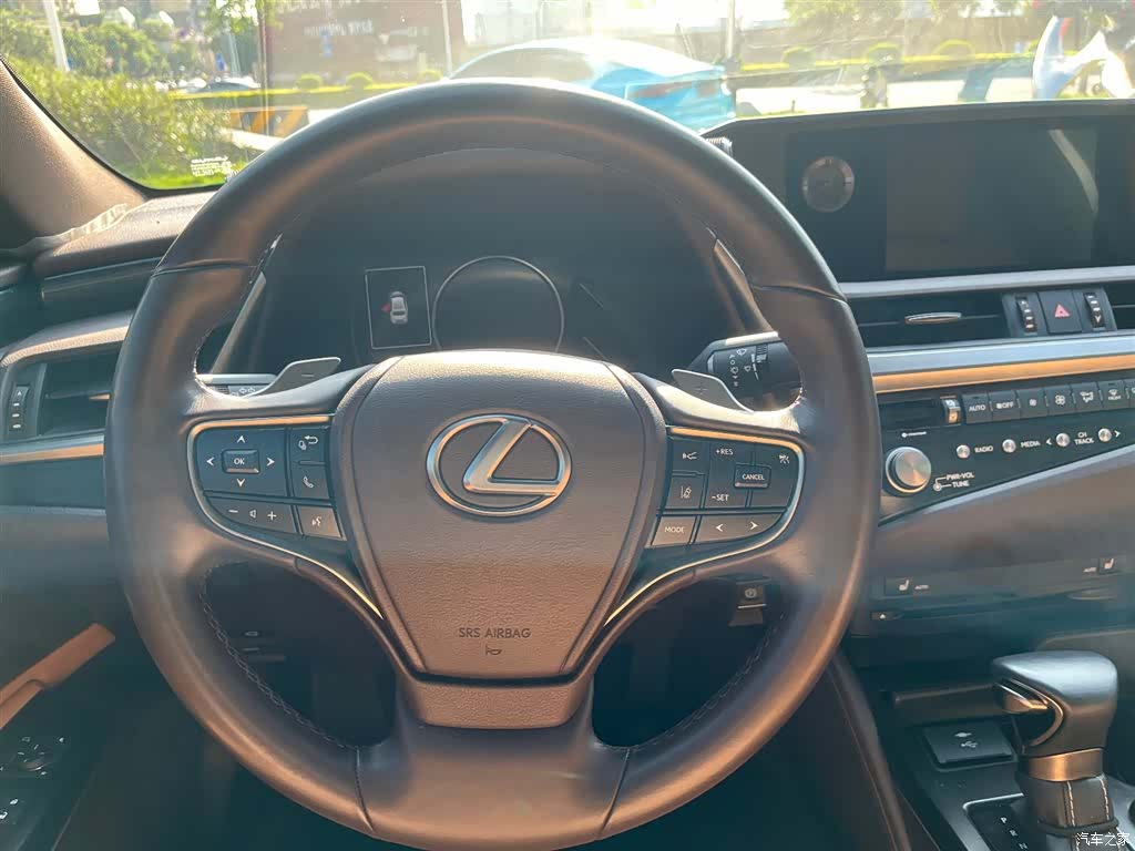 Lexus ES, 2023 16