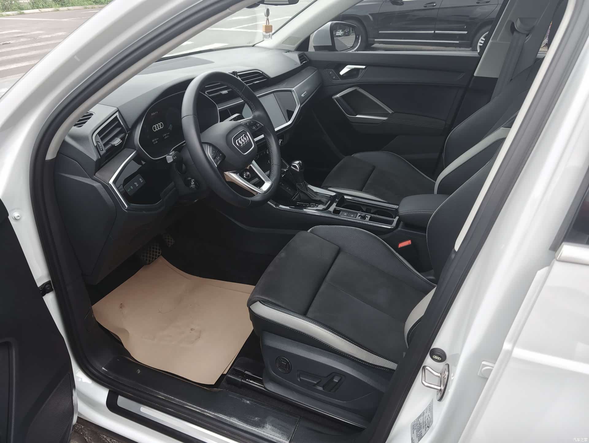 Audi Q3, 2022 10
