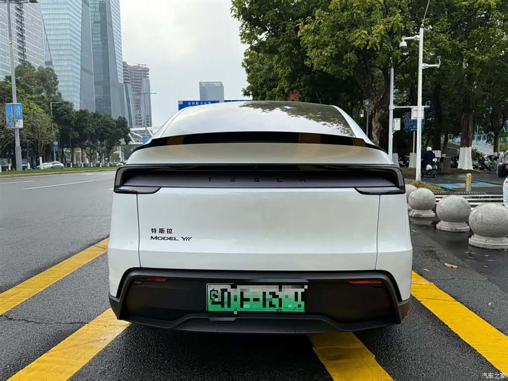 Tesla Model Y, 2025 4