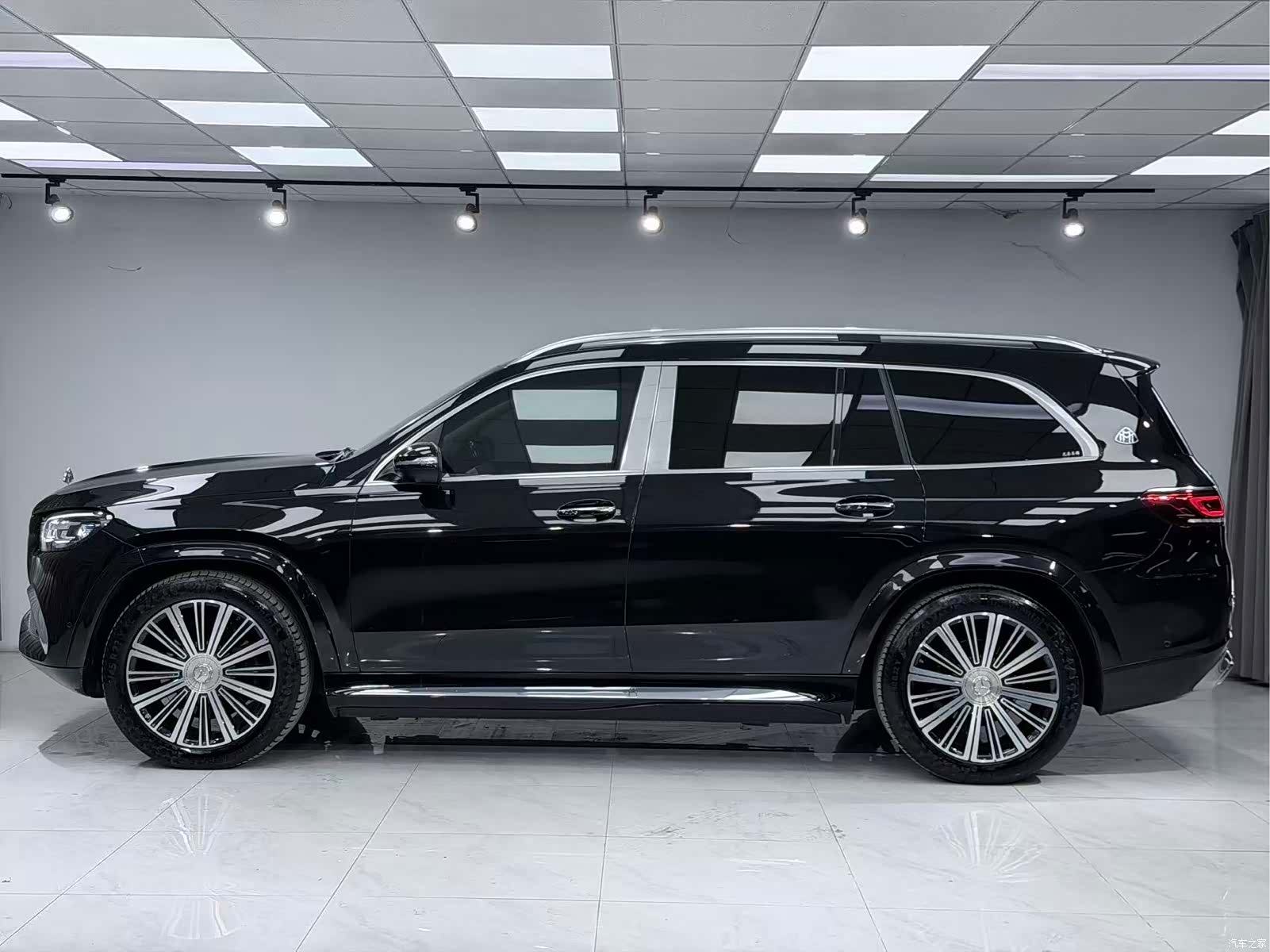 Maybach GLS, 2022 3