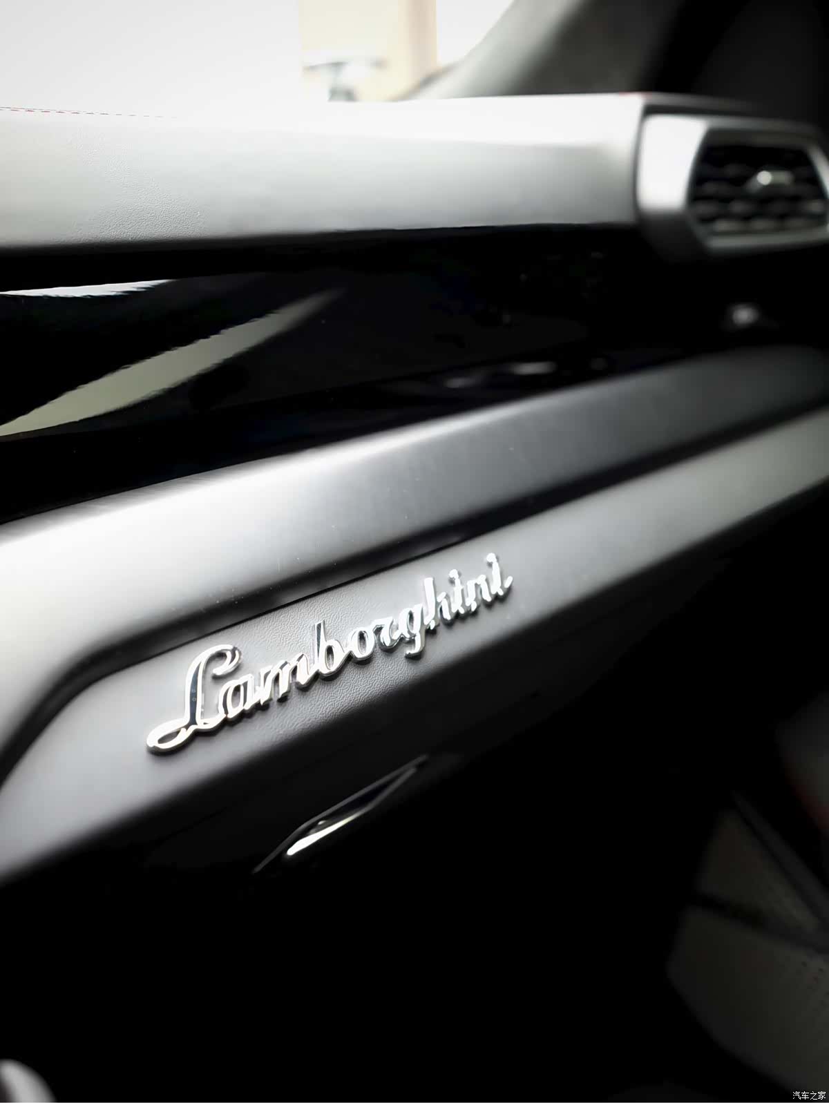 Lamborghini Urus, 2022 9