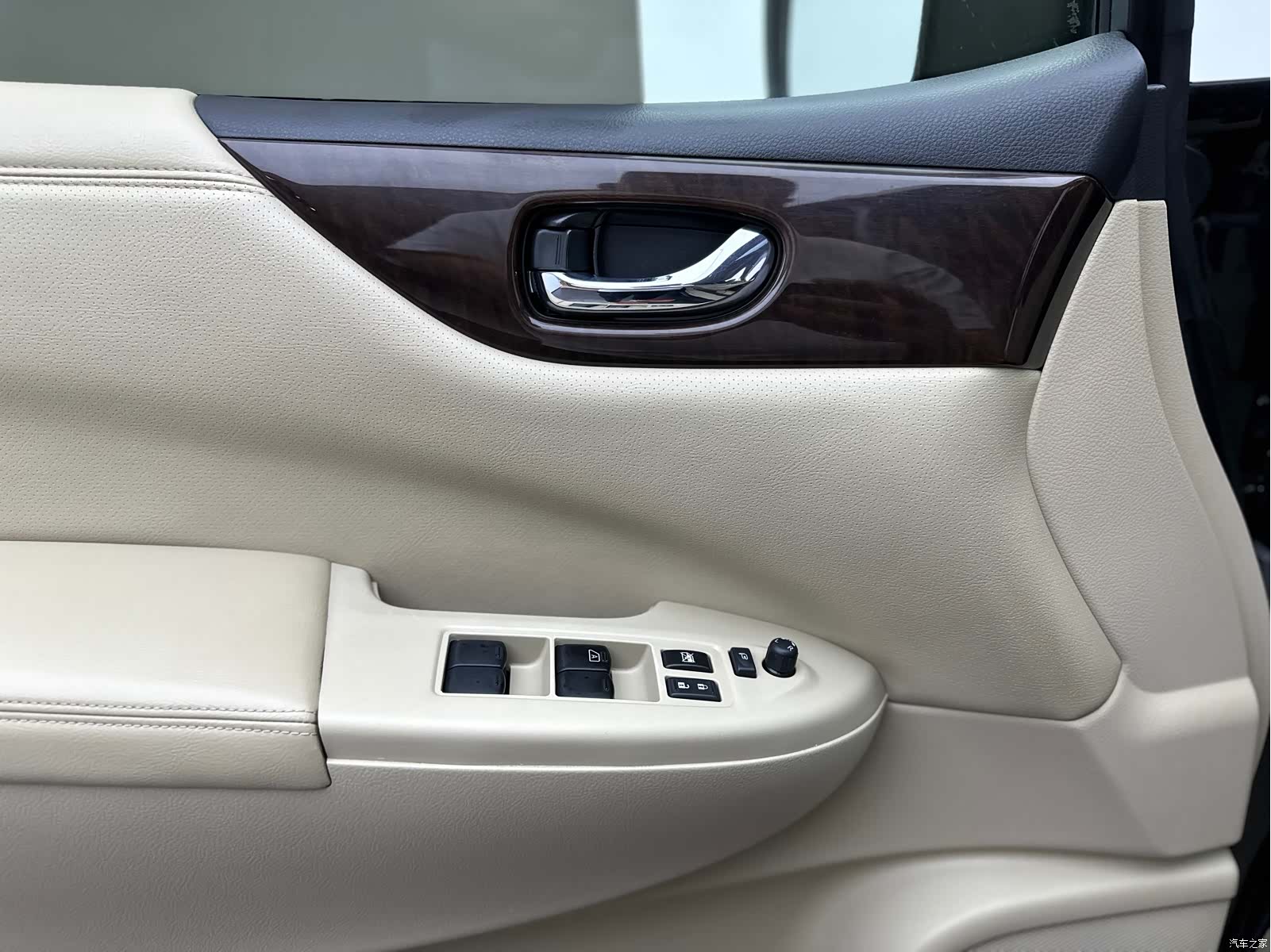 Nissan SL, 2017 13