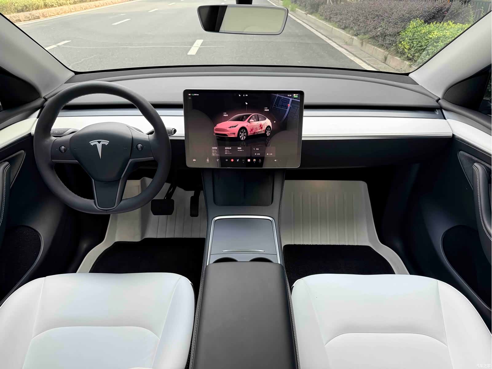 Tesla Model Y, 2023 13