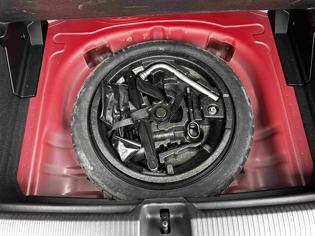 Audi Q2L, 2023 16