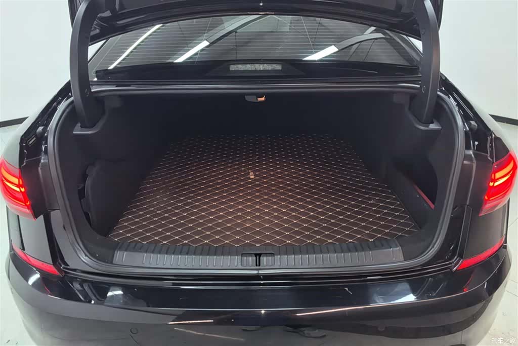 Volkswagen Passat, 2023 4