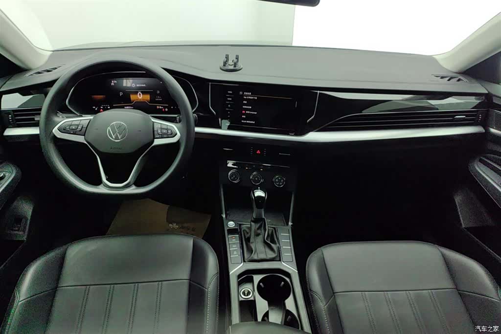 Volkswagen Passat, 2025 12
