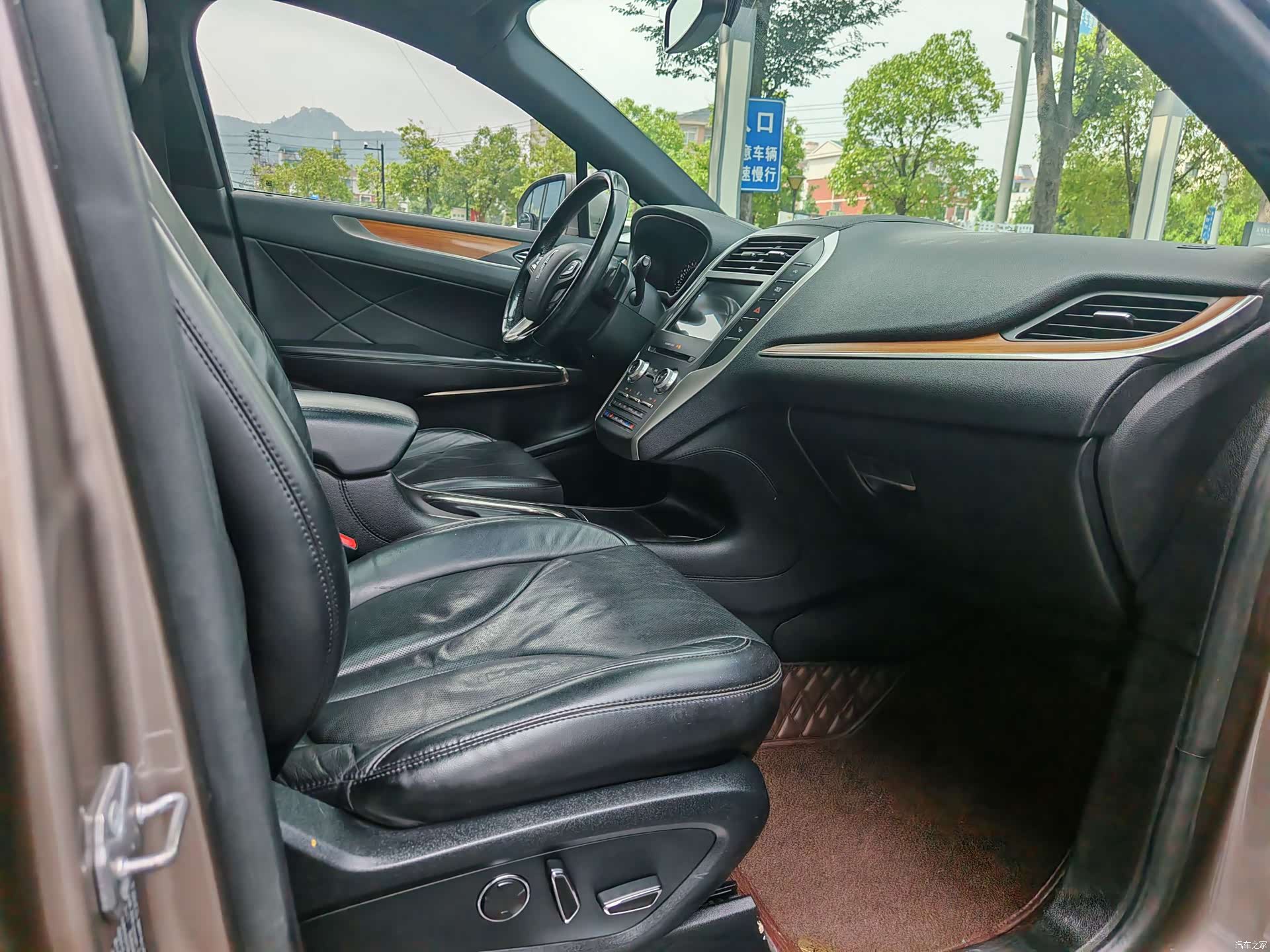 Lincoln MKC, 2018 13