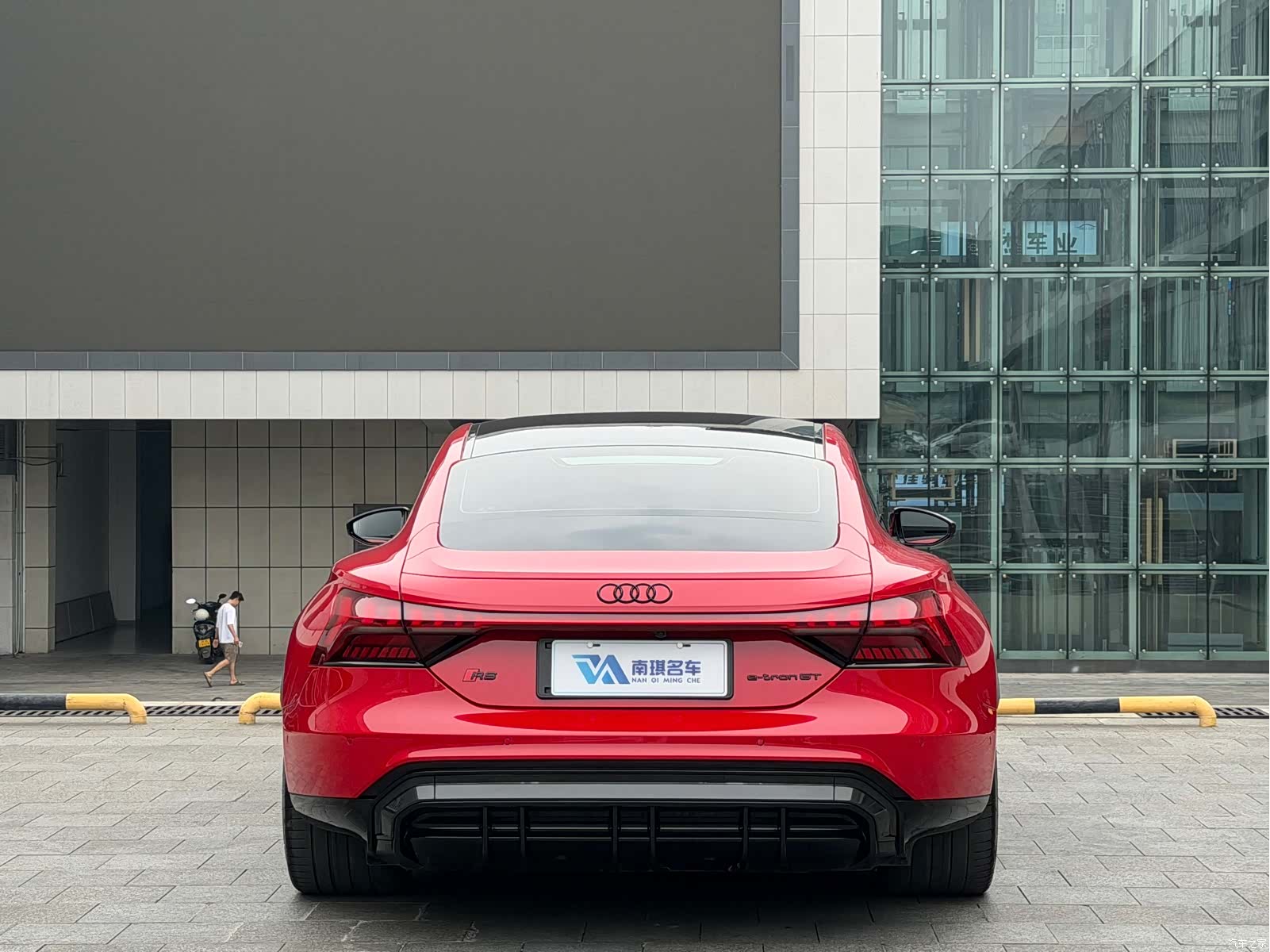 Audi e-tron, 2024 все фото