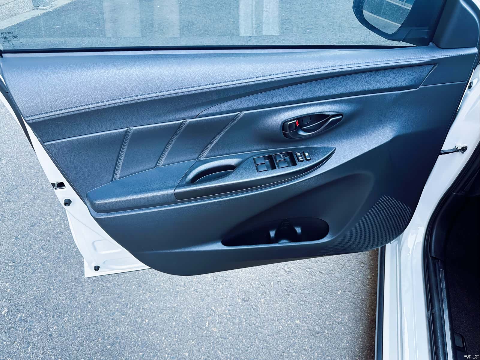 Toyota YARiS L, 2022 16