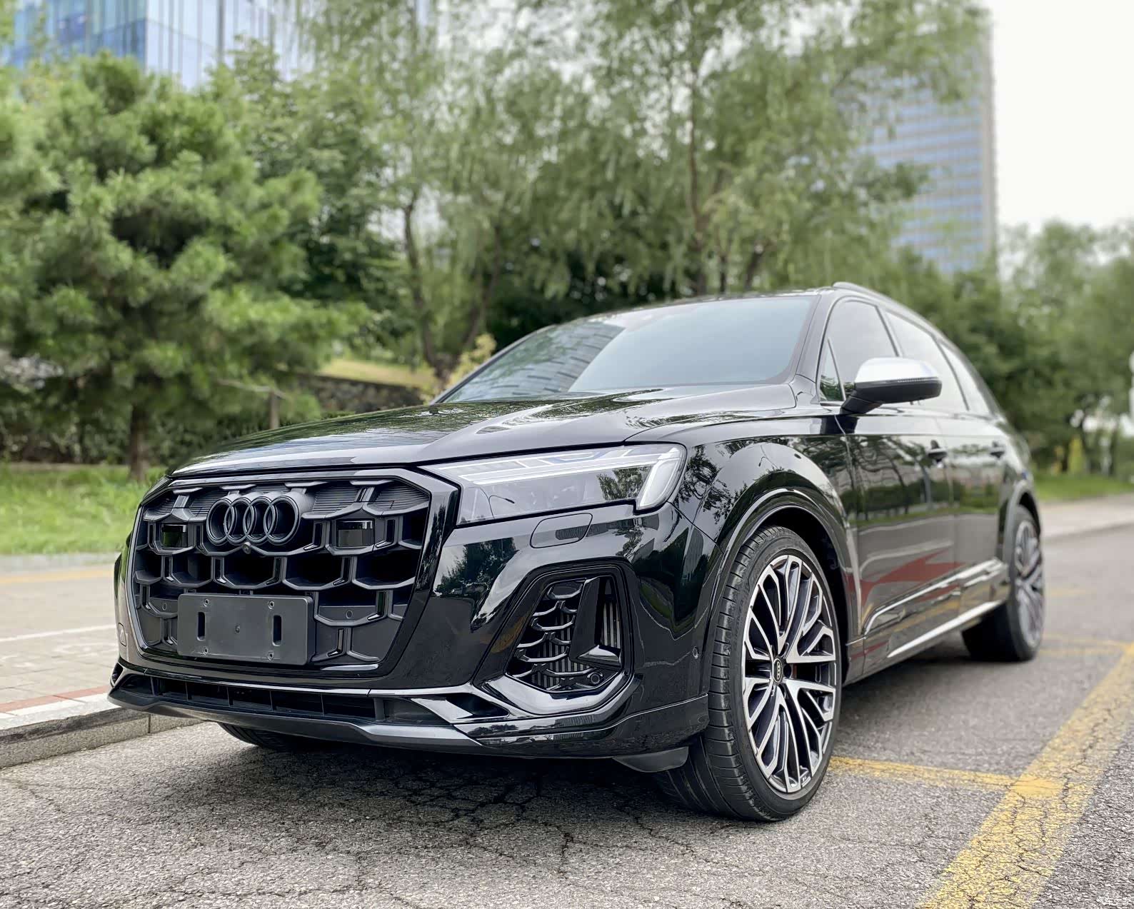 Audi Q7, 2025 1
