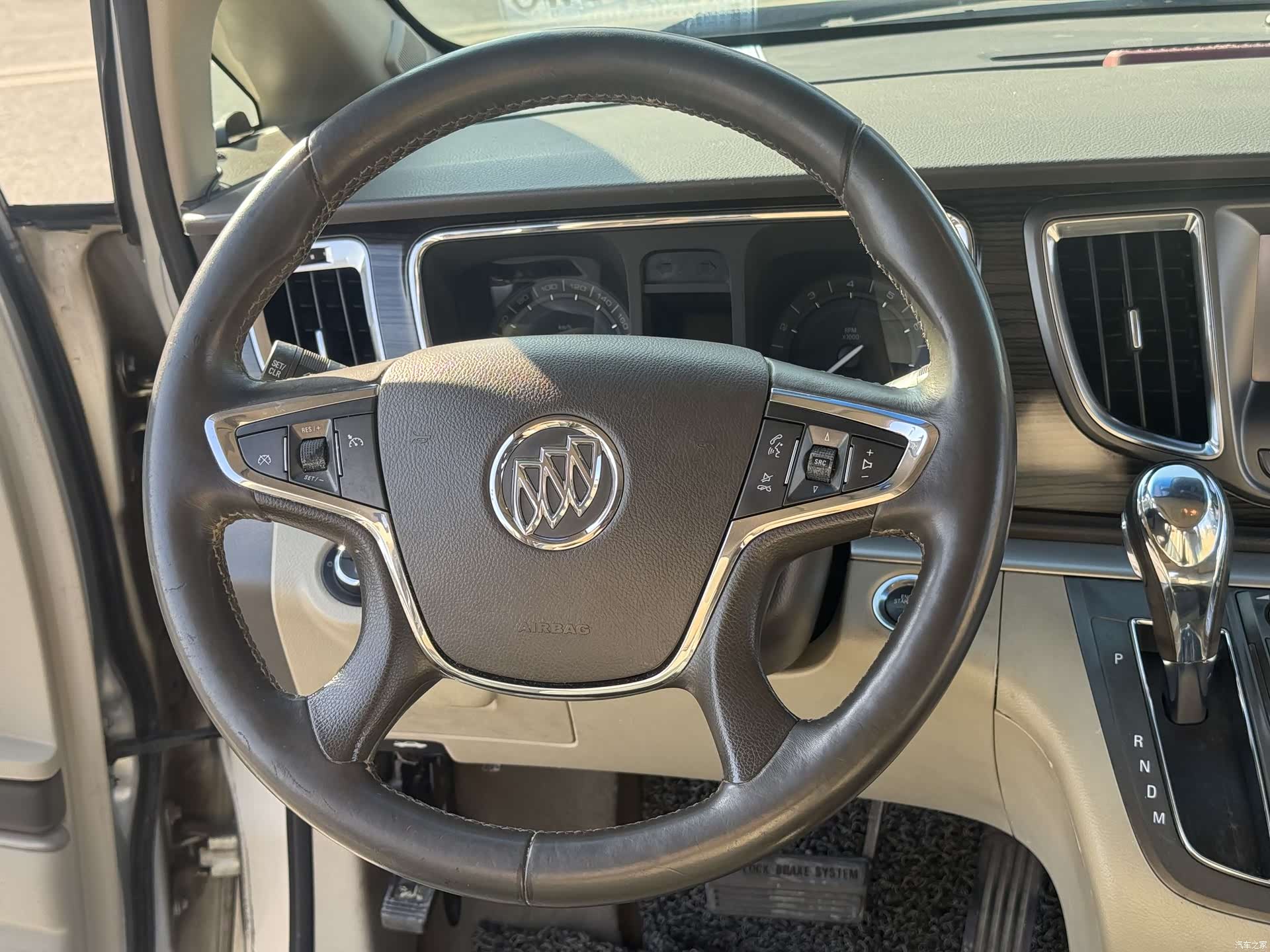 Buick GL8, 2011 28