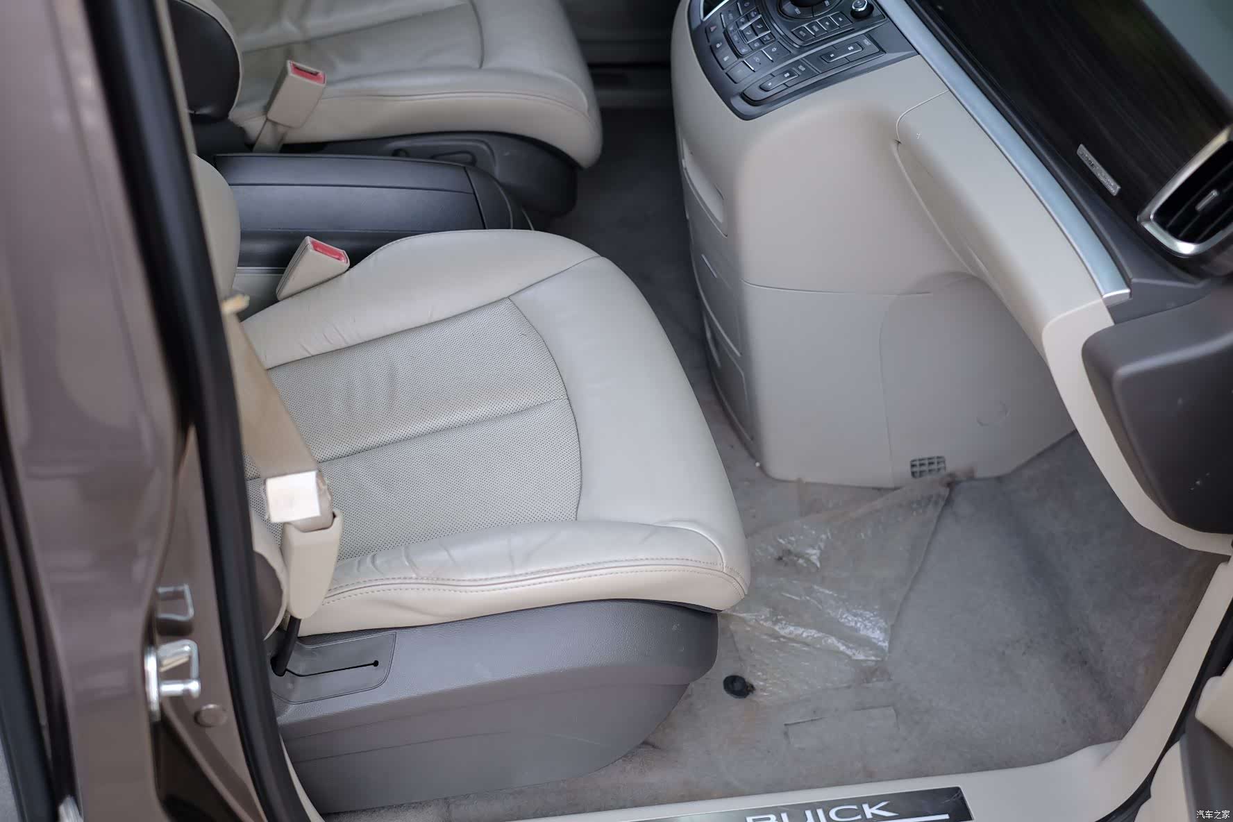 Buick GL8, 2011 52