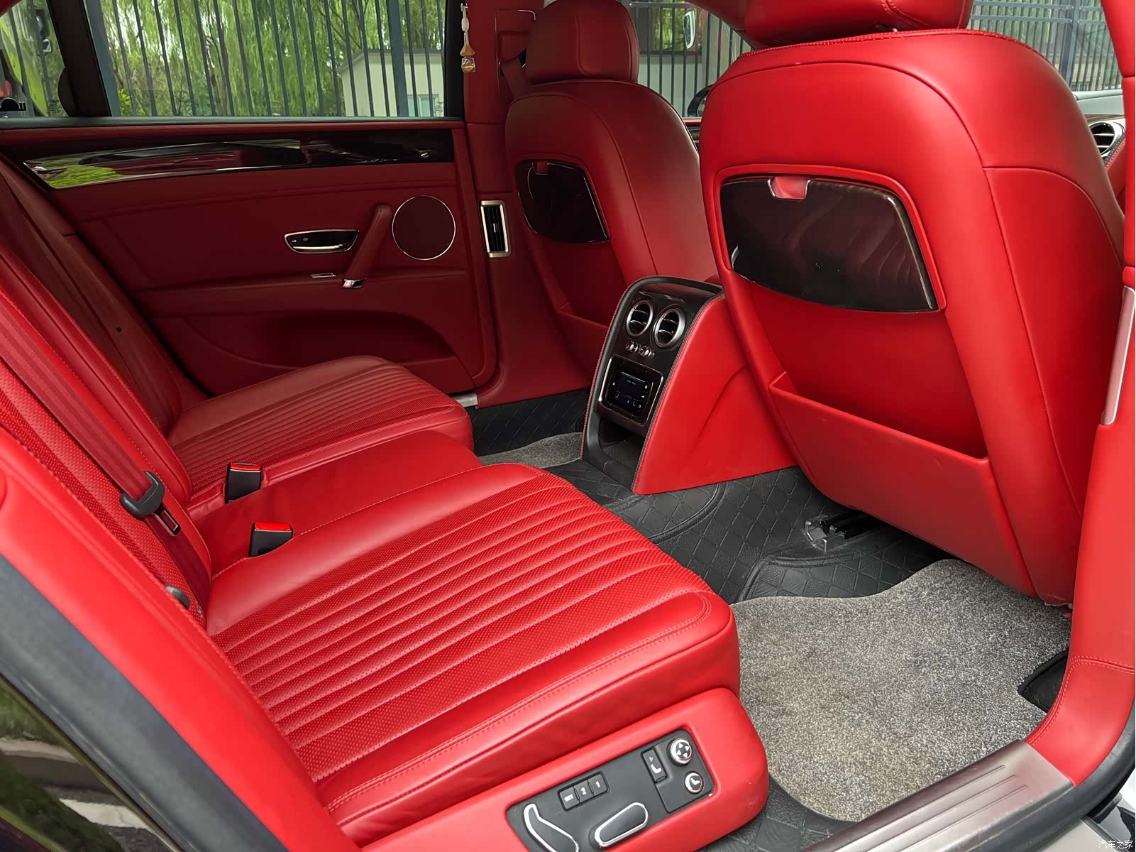 Bentley Flying Spur, 2018 25