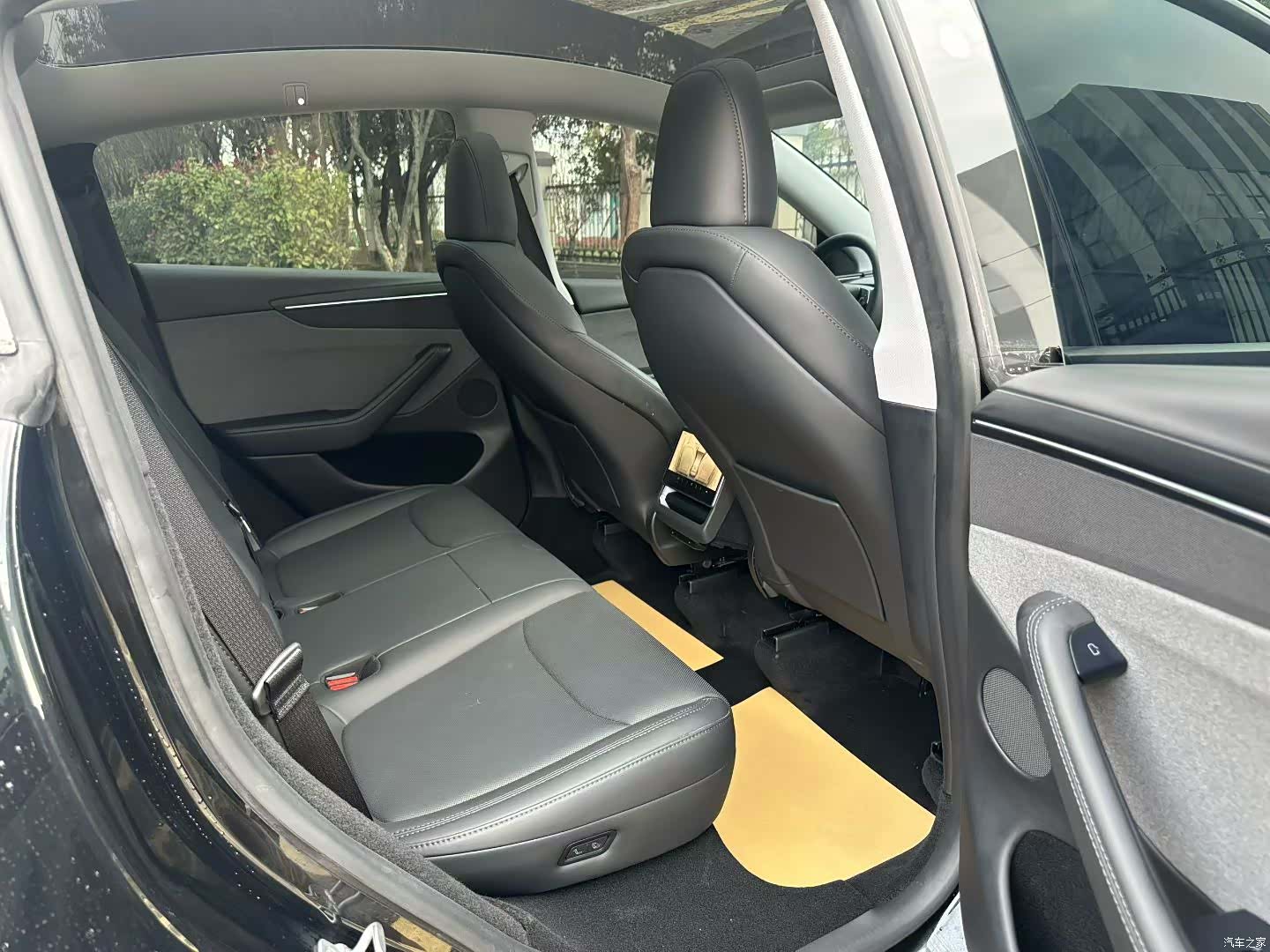 Tesla Model Y, 2025 все фото