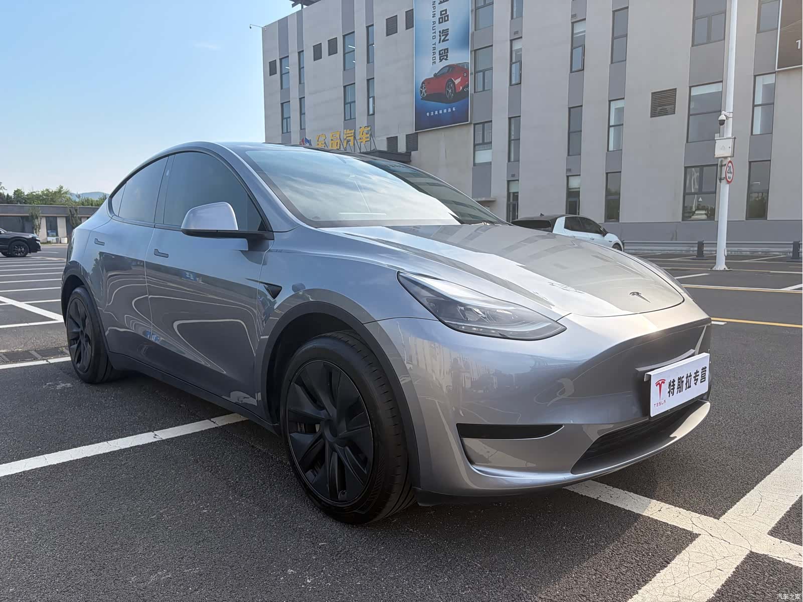 Tesla Model Y, 2025 8
