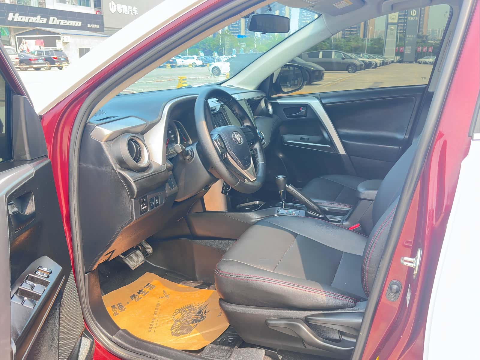 Toyota RAV4, 2017 все фото
