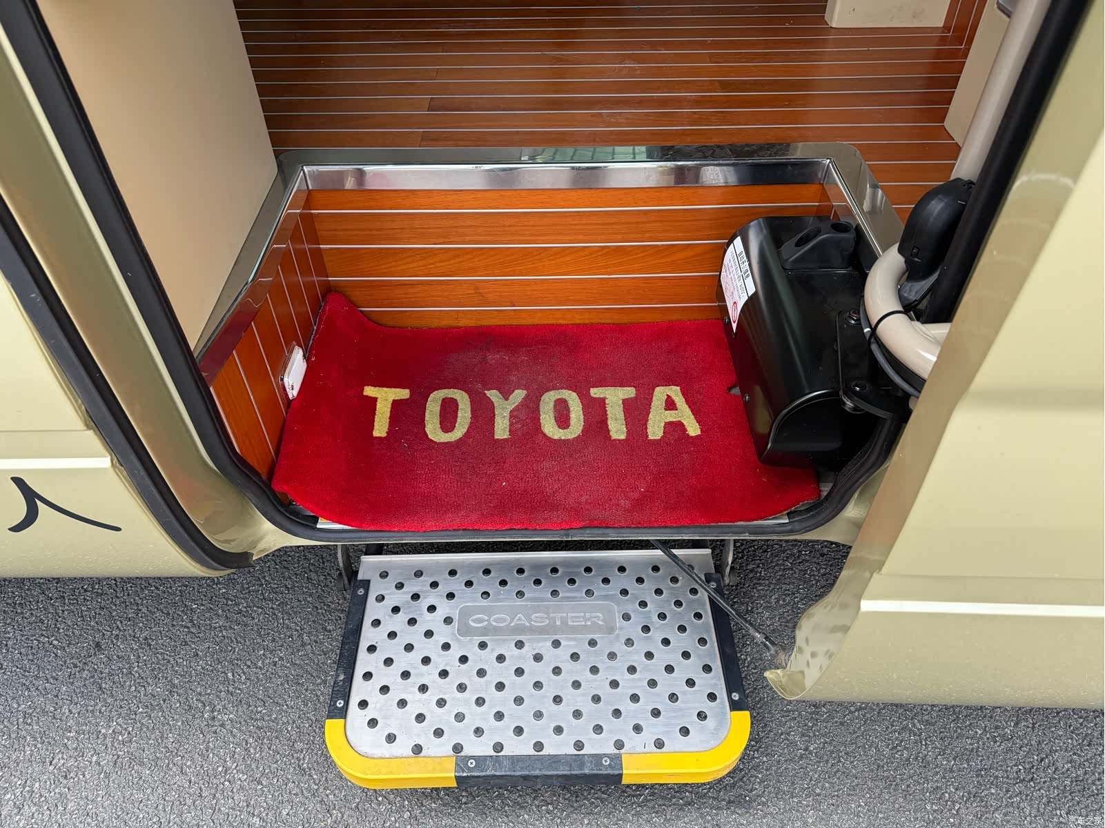 Toyota Coaster, 2023 11