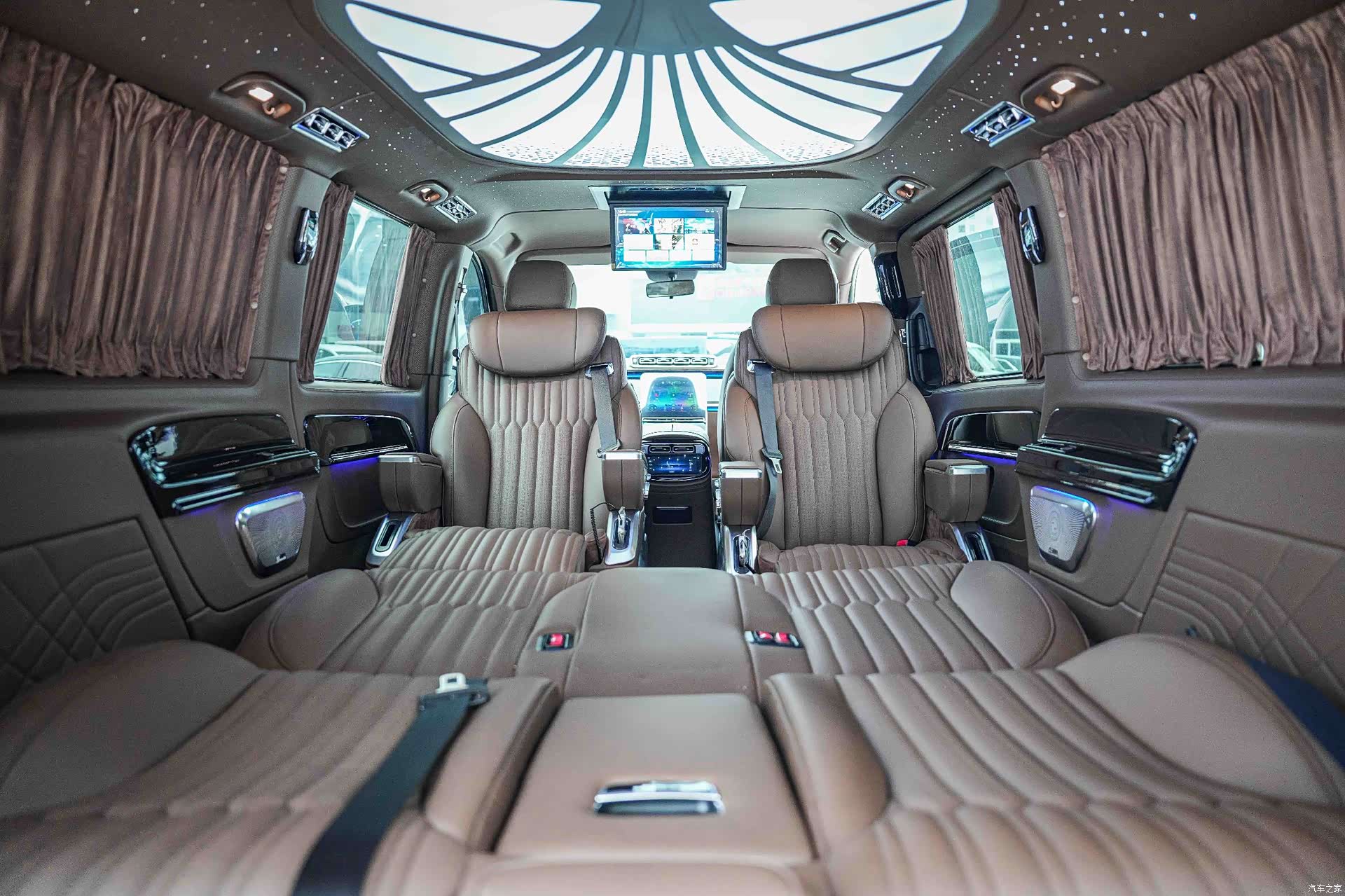 Mercedes-Benz 7, 2023 14