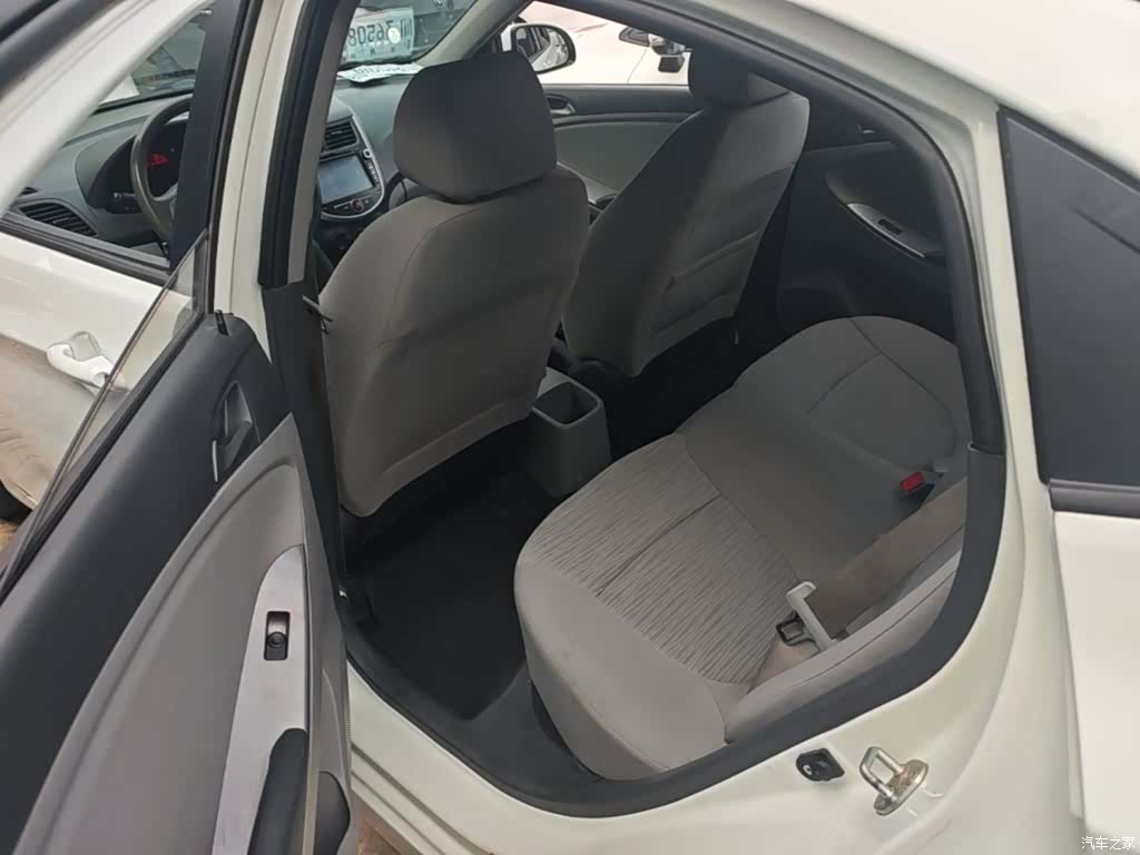 Hyundai GLS, 2015 17