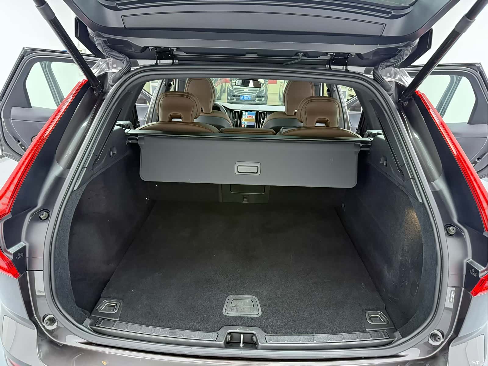 Volvo XC60, 2025 8