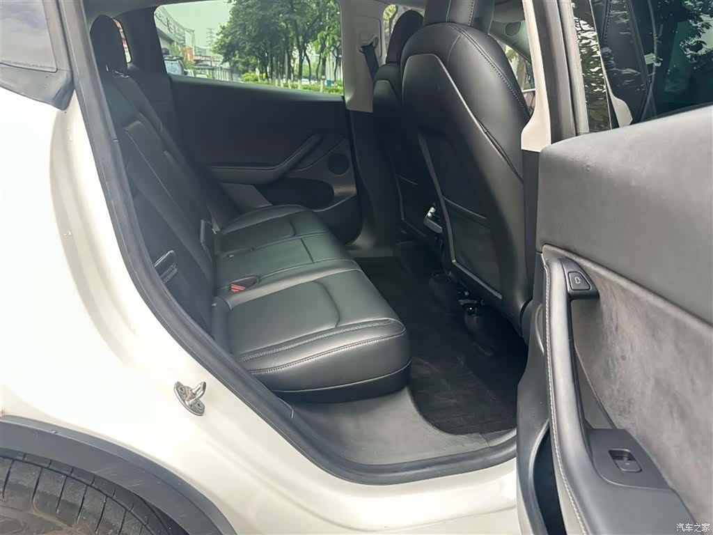 Tesla Model Y, 2021 13