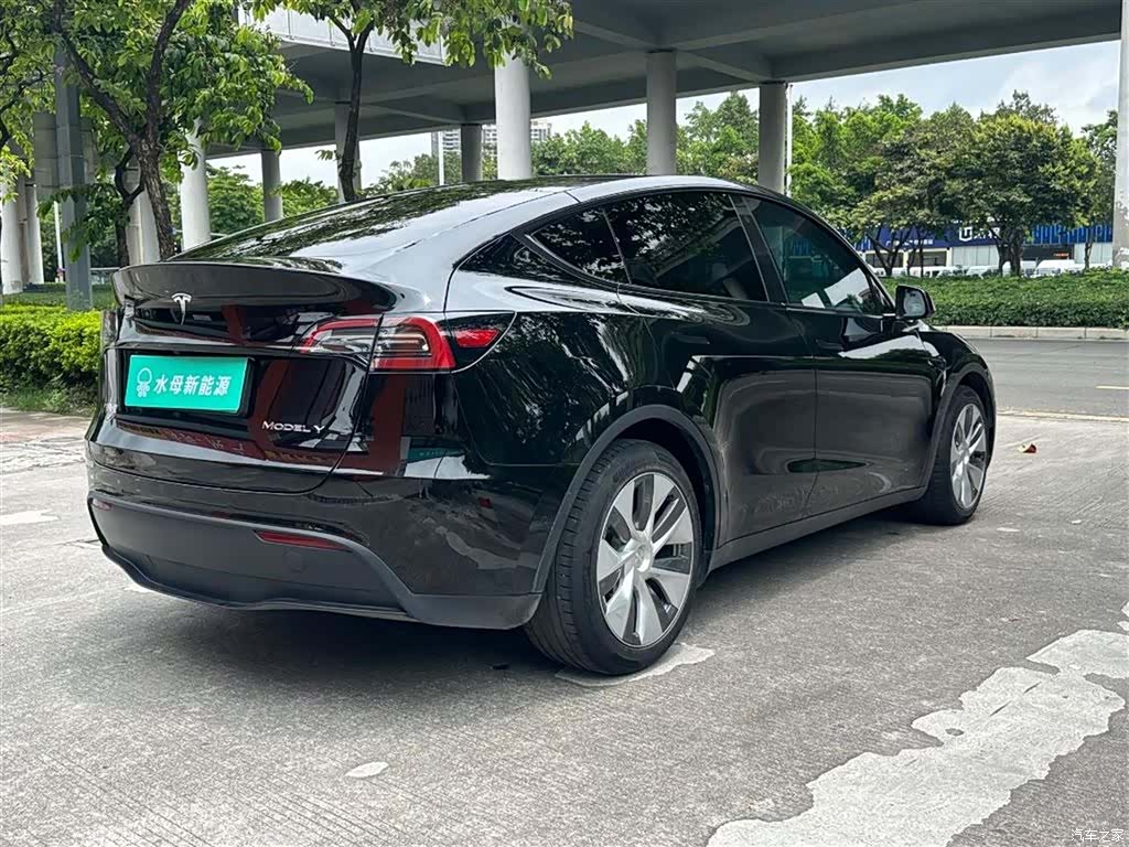 Tesla Model Y, 2022 7
