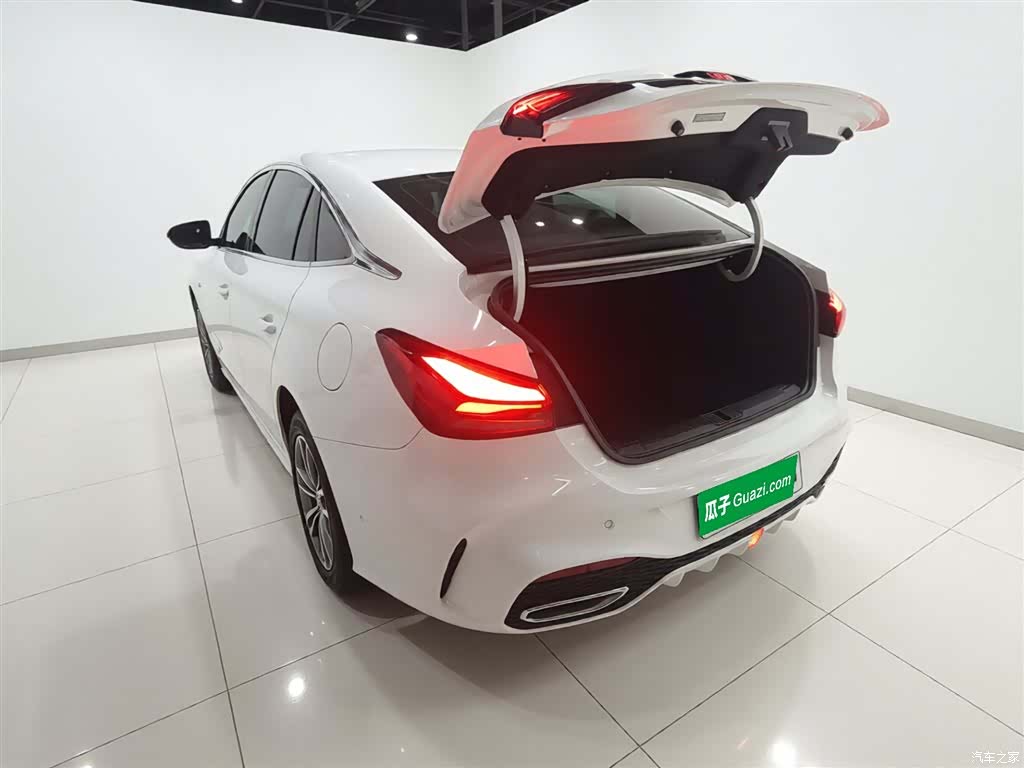 MG MG5, 2025 все фото