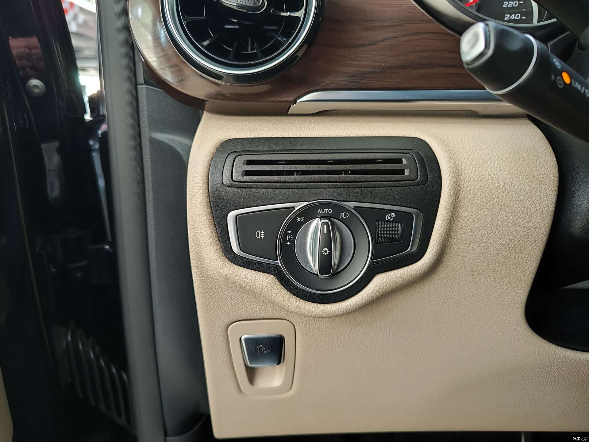 Mercedes-Benz V-Class, 2022 22