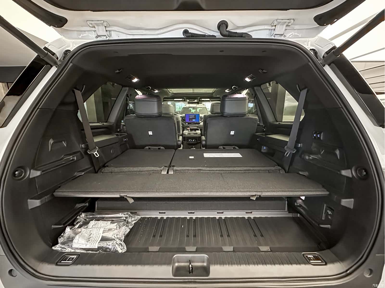 Toyota Sequoia, 1900 17