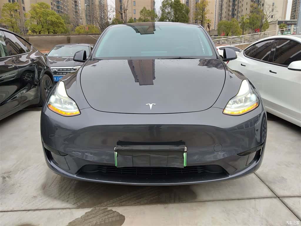 Tesla Model Y, 2022 3