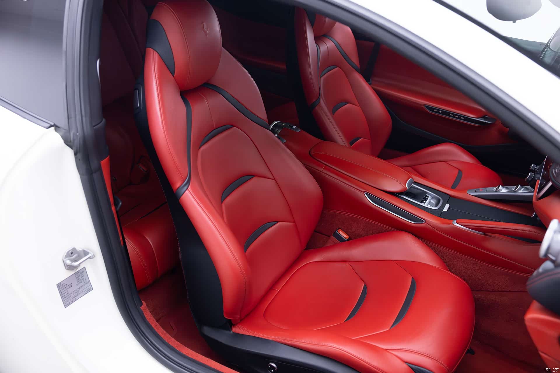 Ferrari GTC4Lus, 2020 13