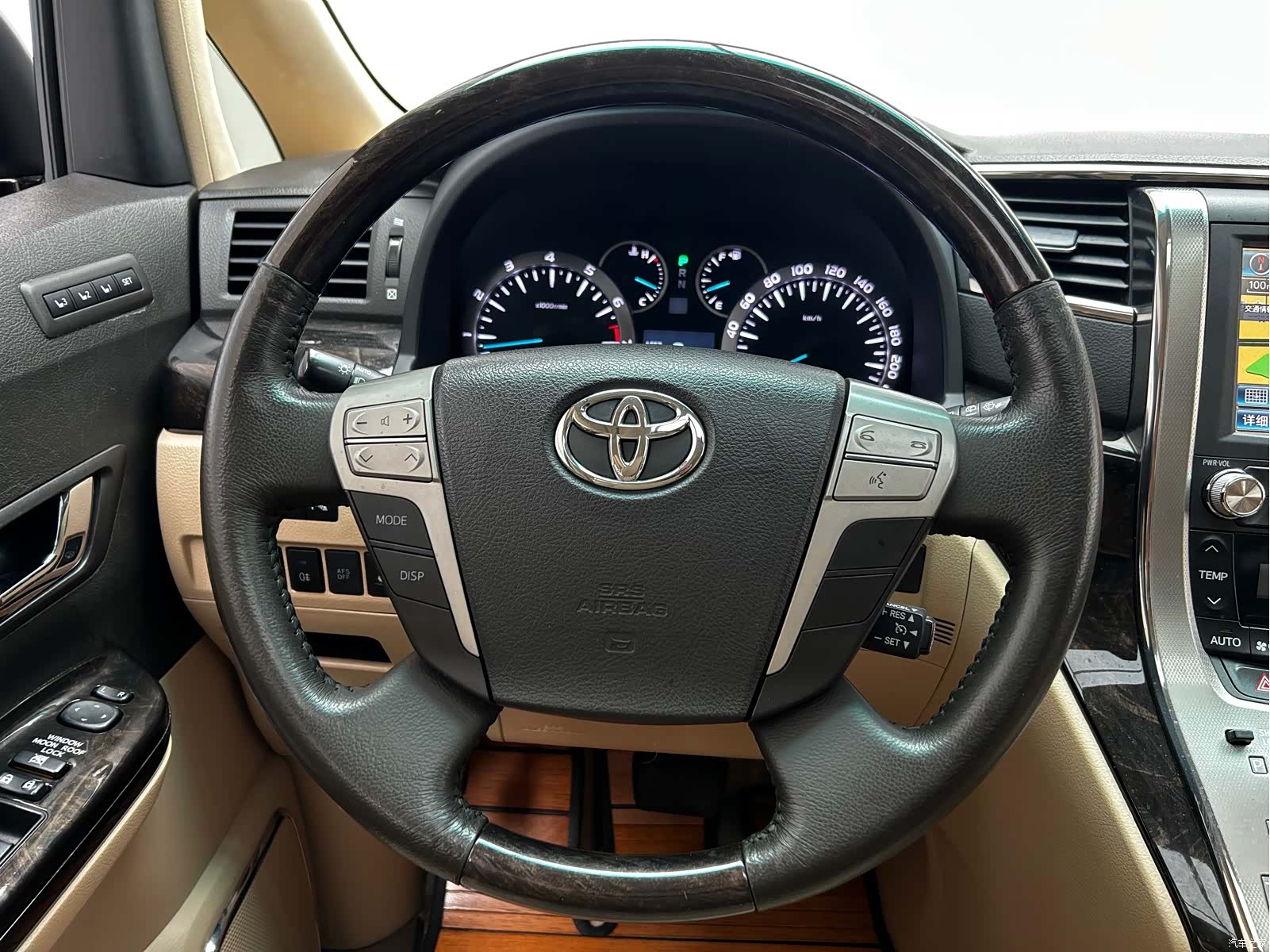 Toyota Alphard, 2015 12