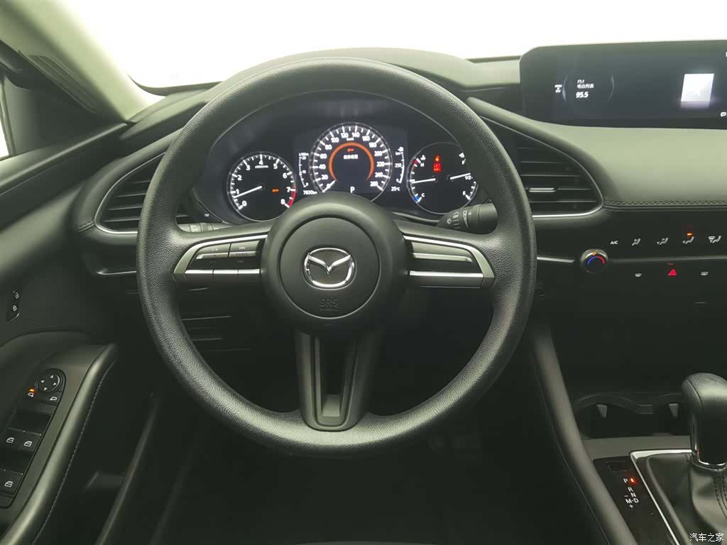 Mazda Mazda3, 2023 11