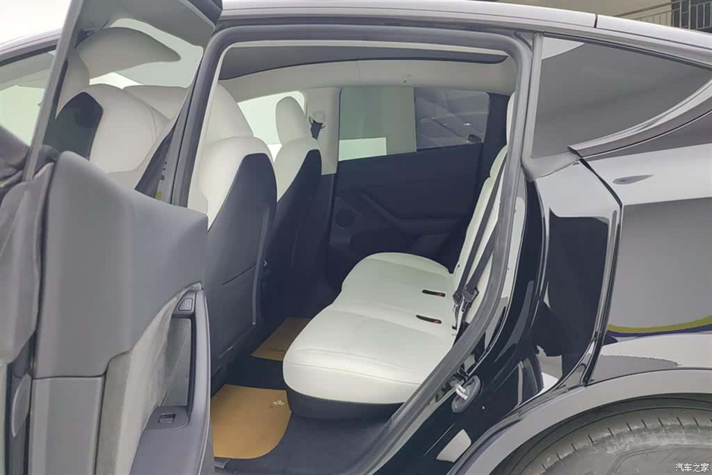 Tesla Model Y, 2024 11