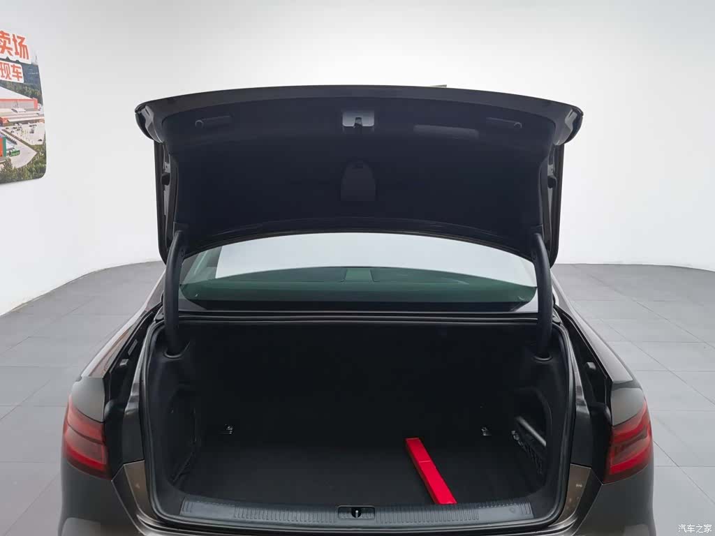 Audi A4L, 2019 3