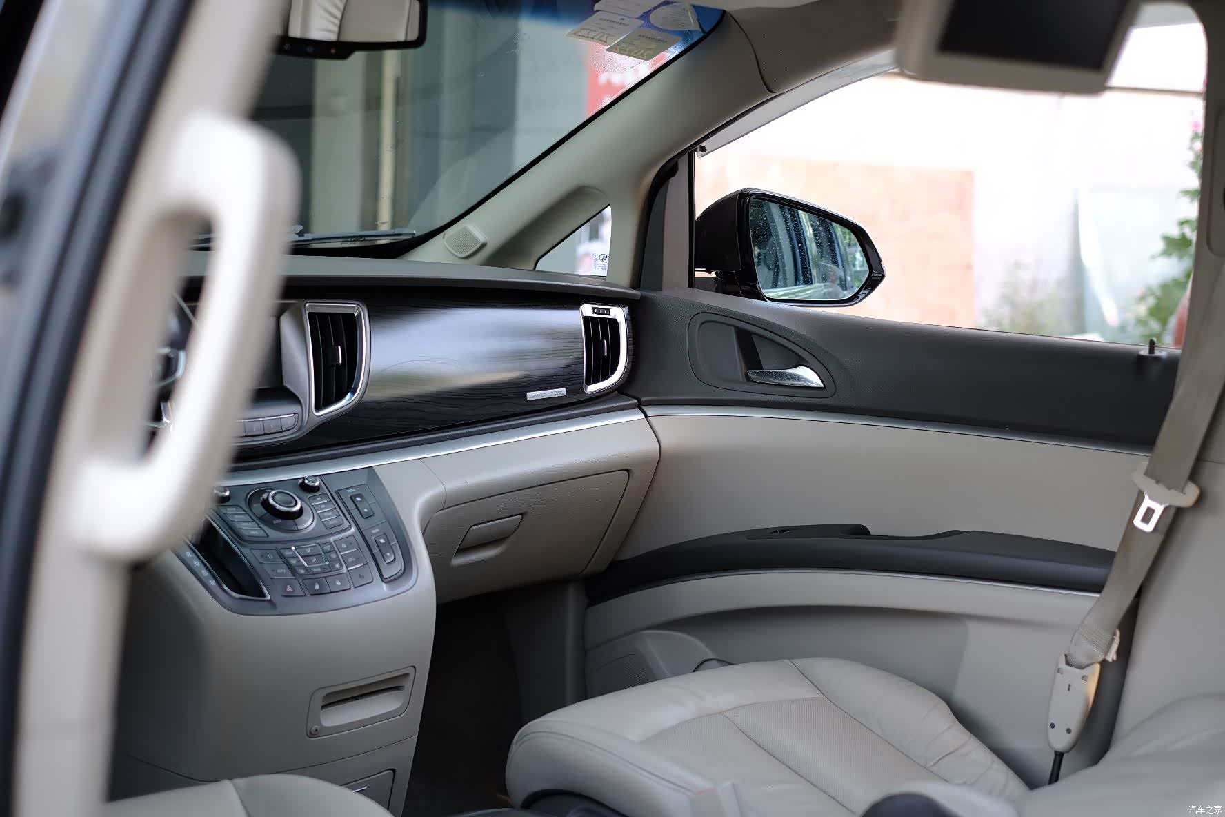 Buick GL8, 2011 53