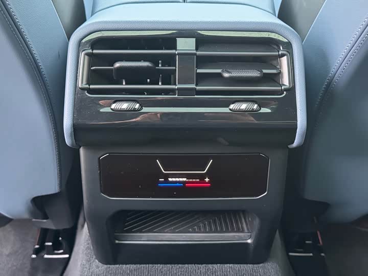 BMW i5 2024 eDrive 35L zun xiang xing hao hua tao zhuang