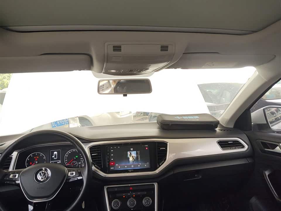 Volkswagen T-ROC exploring Songs