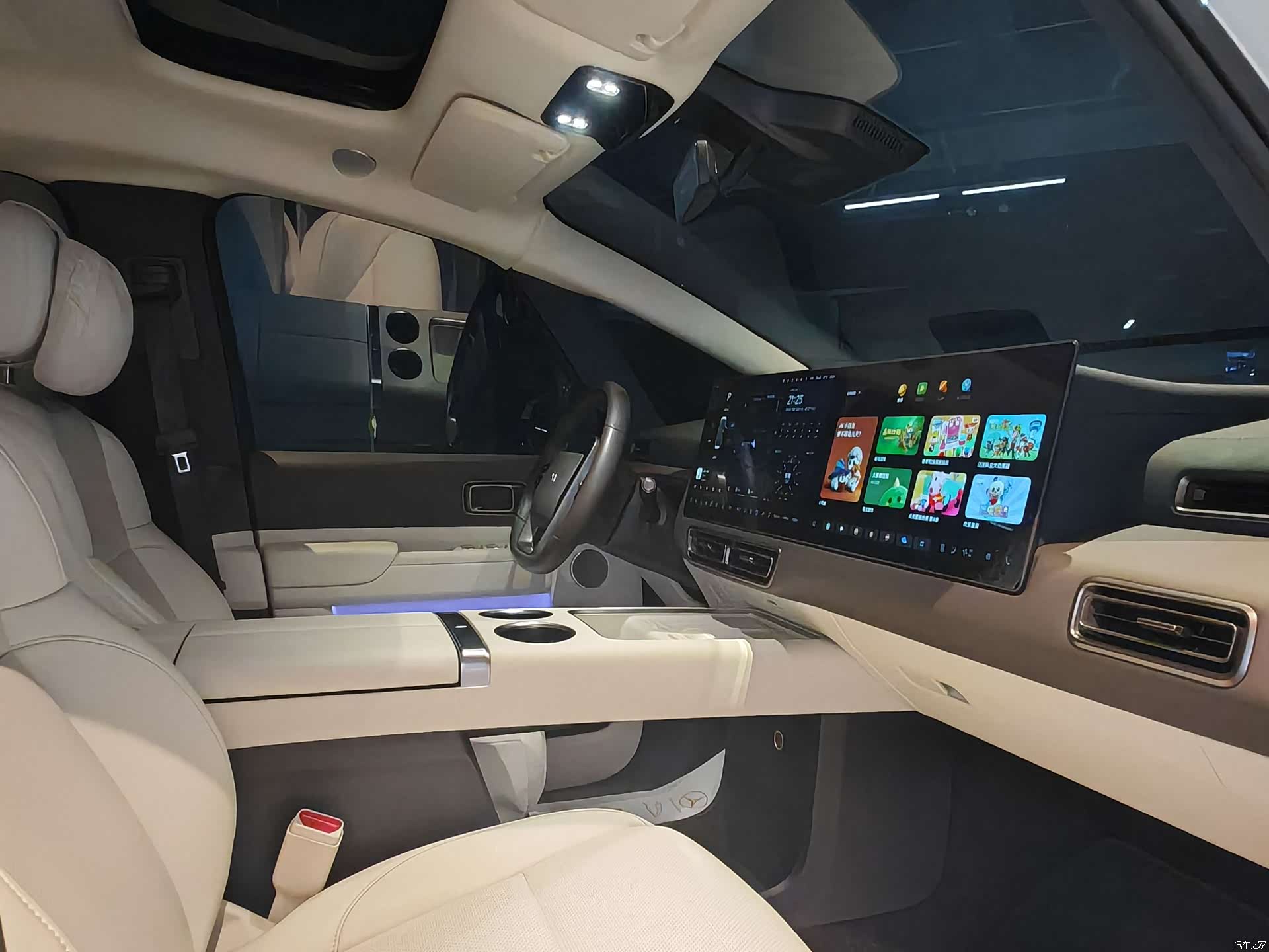 Li Auto MEGA, 2025 25