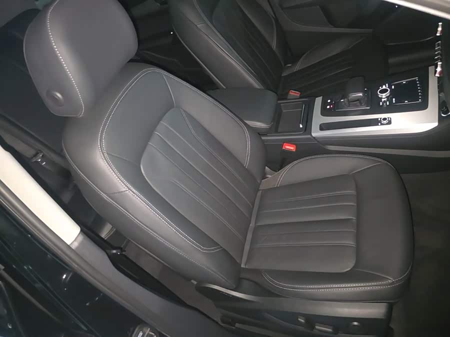 Audi Q5L 2020, фото 24