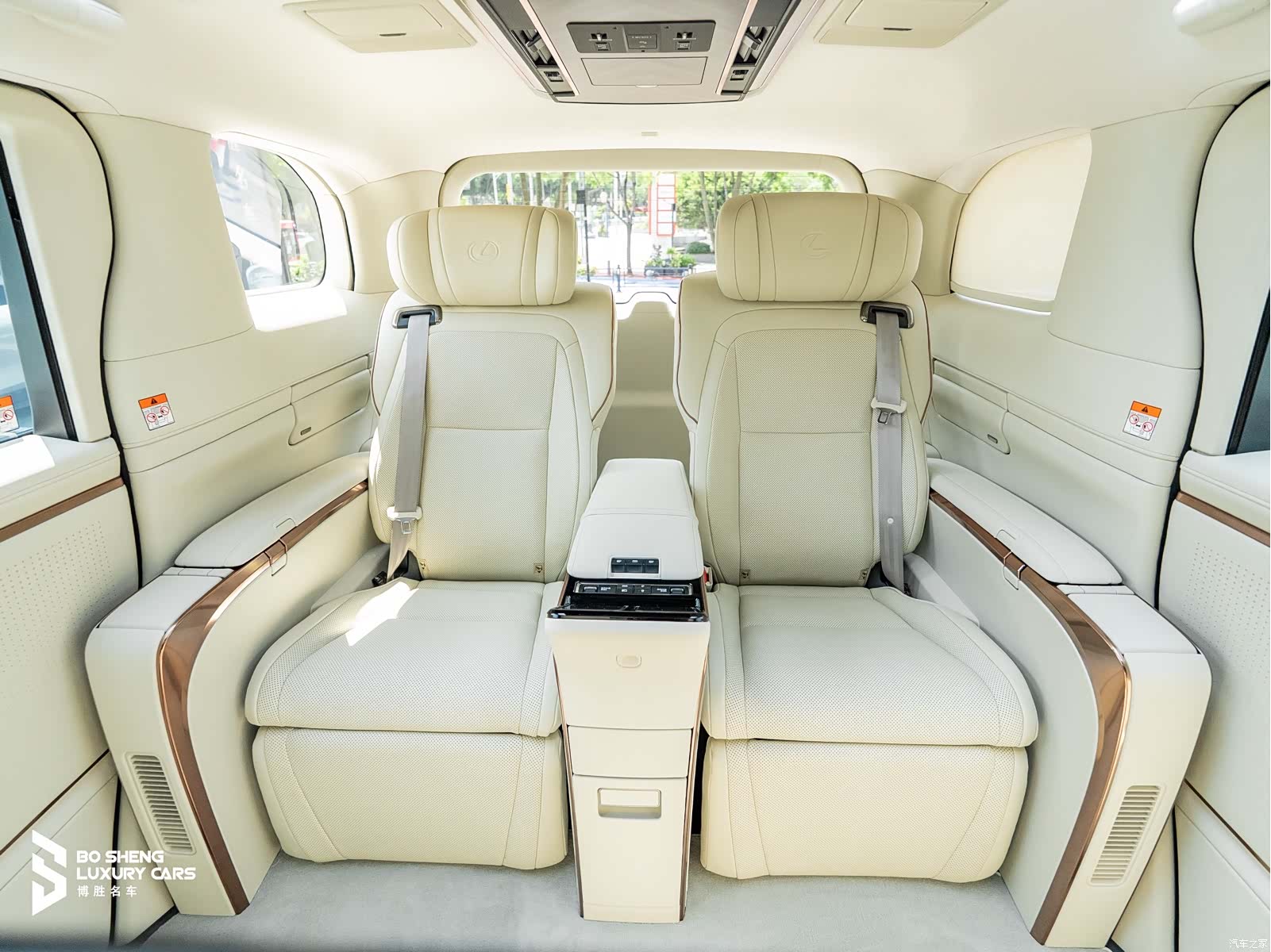 Lexus LM, 2025 28